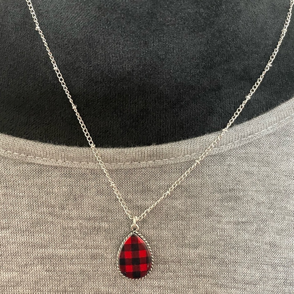 ❤️🎉NEW Buffalo Plaid Teardrop Necklace
